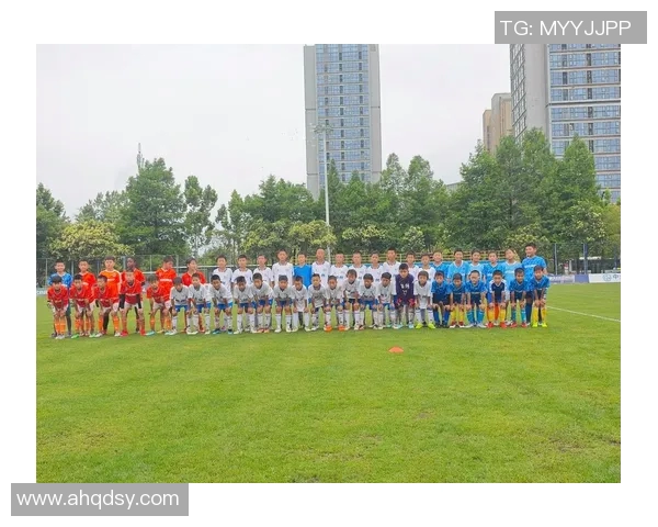 贝里与福利特的精彩对决揭示足球战术与团队协作的魅力与挑战