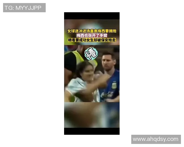 球迷疯狂冲进赛场抢夺C罗球衣引发热议的奇葩瞬间